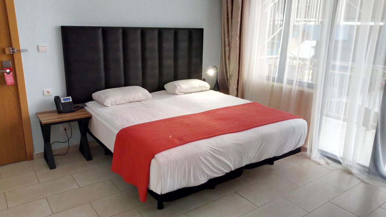 Hotel Le Petit Bateau Конакрі Екстер'єр фото