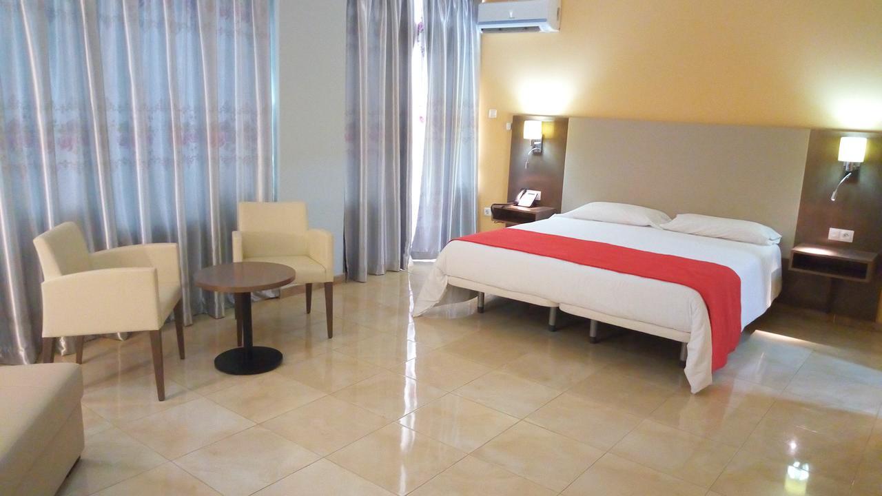 Hotel Le Petit Bateau Конакрі Екстер'єр фото